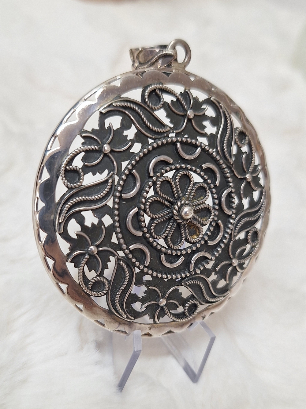 Silver Filigree Round Medallion Decorative Pendant - Elegant Floral 925 Designer